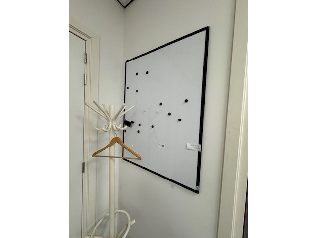 Kapstok en whitebord - afbeelding 3 van  3