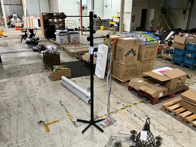 Kapstok & lamp - afbeelding 1 van  6