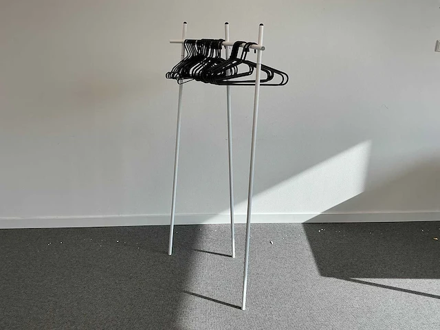 Kapstok met hangers - afbeelding 1 van  1
