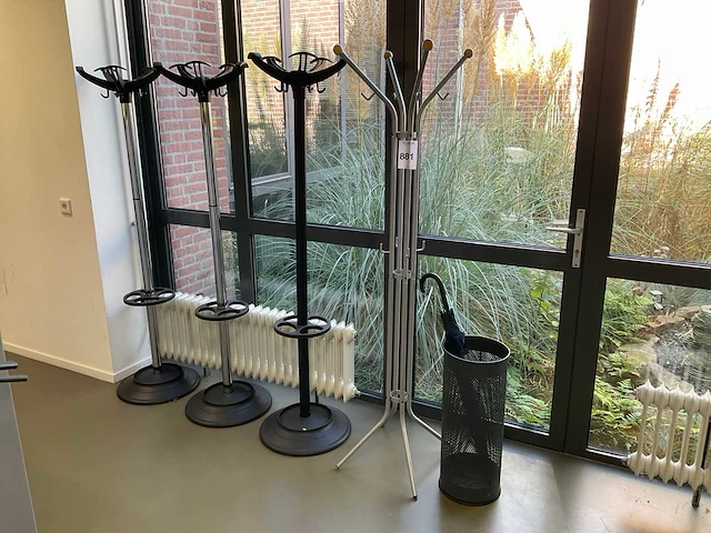 Kapstokken en paraplubak (5x) - afbeelding 2 van  5