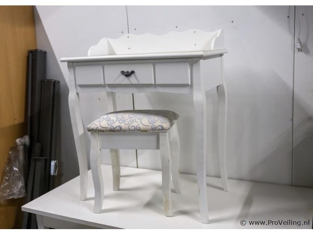 Kaptafel met kruk - afbeelding 3 van  3