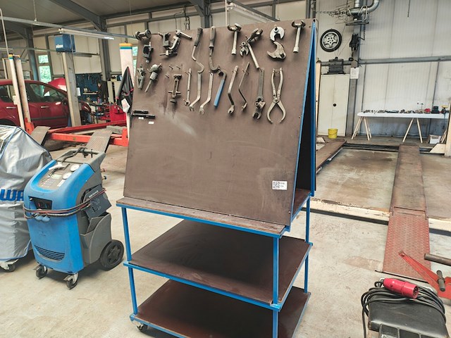 Kar met gereedschap - afbeelding 1 van  5