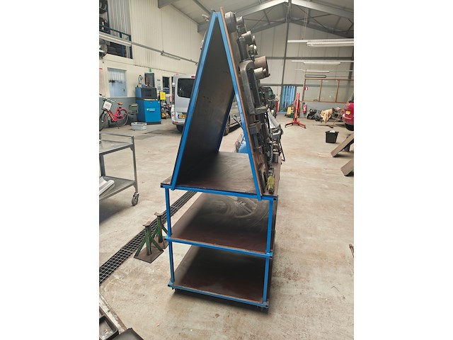 Kar met gereedschap - afbeelding 3 van  5