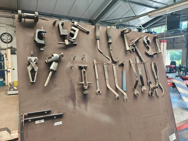 Kar met gereedschap - afbeelding 5 van  5