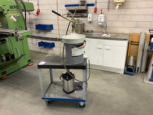 Kar met pneumatische vetpomp - afbeelding 1 van  7