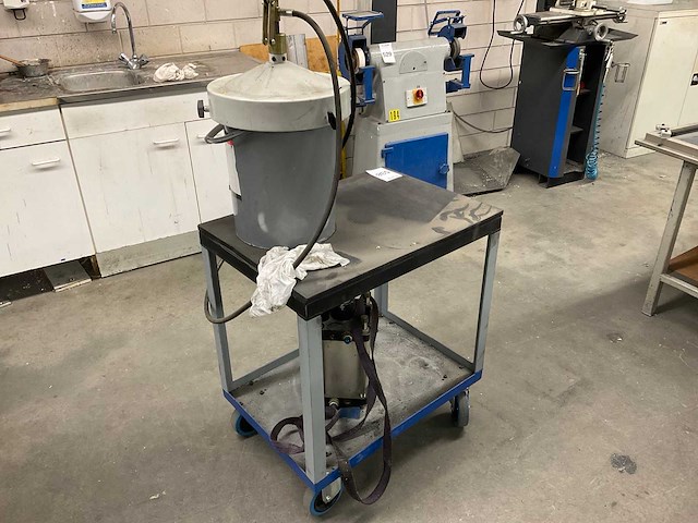 Kar met pneumatische vetpomp - afbeelding 4 van  7