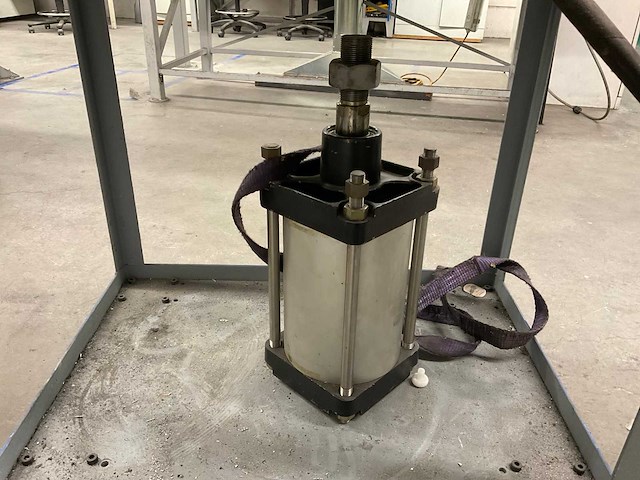 Kar met pneumatische vetpomp - afbeelding 7 van  7