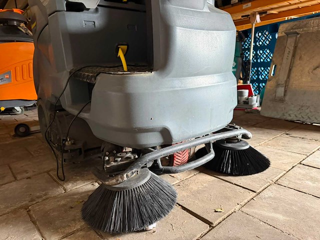 Karcher - b150 r - opzit schrob-veegmachine - afbeelding 7 van  8