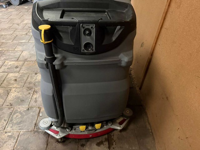 Karcher - b150r - opzit schrob-zuigmachine - afbeelding 1 van  1