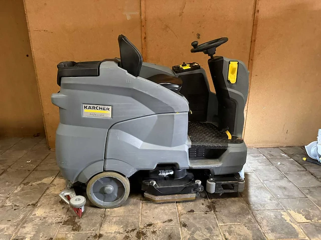 Karcher - b150r - opzit schrob-zuigmachine - afbeelding 1 van  5