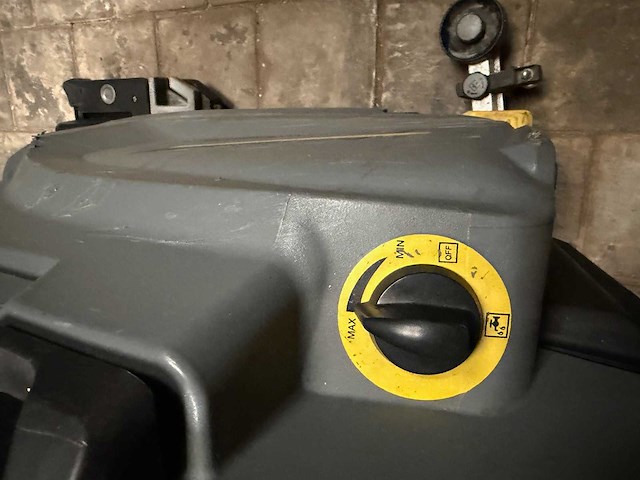 Karcher - b40 c bp - zelfrijdende schrob-zuigmachine - afbeelding 7 van  8