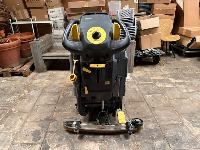 Karcher - b40 c bp - zelfrijdende schrob-zuigmachine - afbeelding 2 van  8