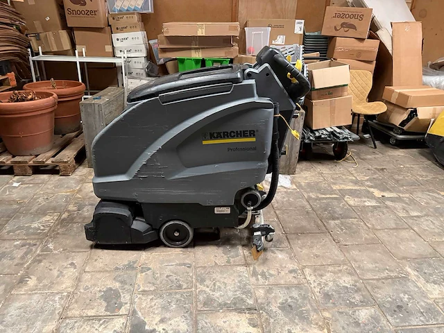 Karcher - b40c bp - schrob-zuigmachine - afbeelding 1 van  4