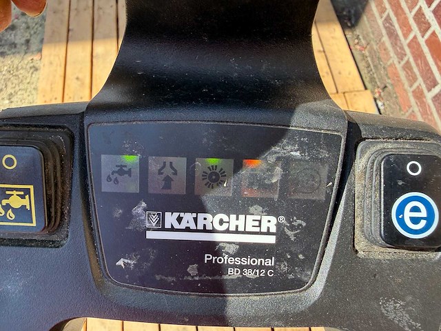 Karcher - bd 38/12 schrob-zuigmachine - afbeelding 4 van  5