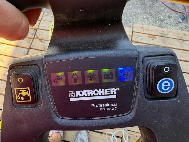 Karcher - bd 38/12 schrob-zuigmachine - afbeelding 5 van  5