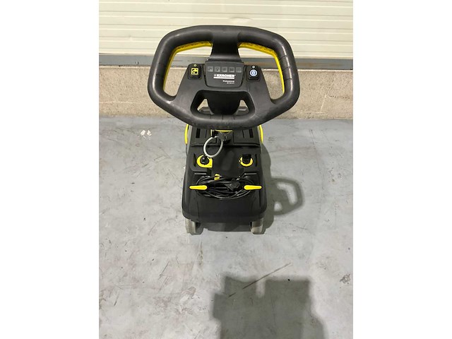 Karcher - bd 38/12c - achterloop schrob-zuig machine - afbeelding 4 van  9