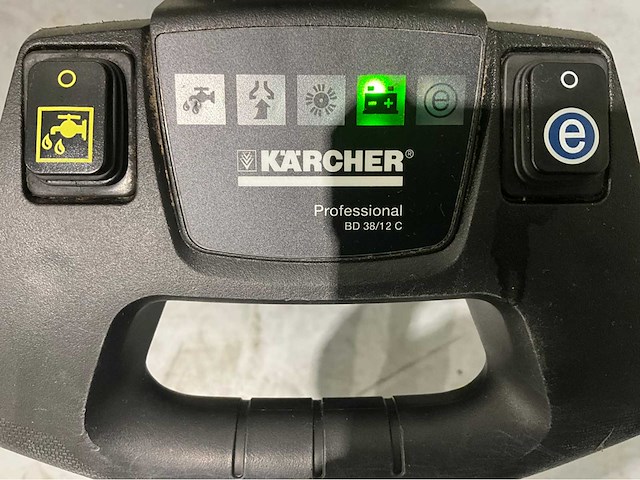 Karcher - bd 38/12c - achterloop schrob-zuig machine - afbeelding 6 van  9