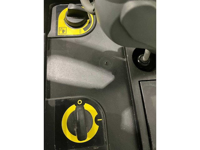 Karcher - bd 38/12c - achterloop schrob-zuig machine - afbeelding 8 van  9