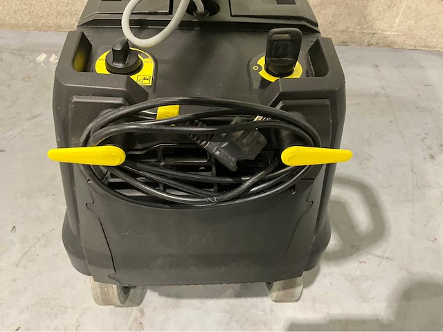 Karcher - bd 38/12c - achterloop schrob-zuig machine - afbeelding 9 van  9