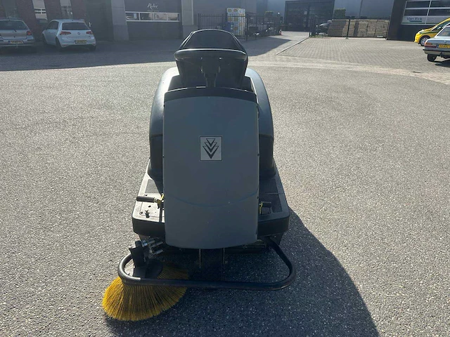 Karcher - km 100/100r - zelfrijdende veegmachine - afbeelding 2 van  14