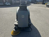 Karcher - km 100/100r - zelfrijdende veegmachine - afbeelding 2 van  14