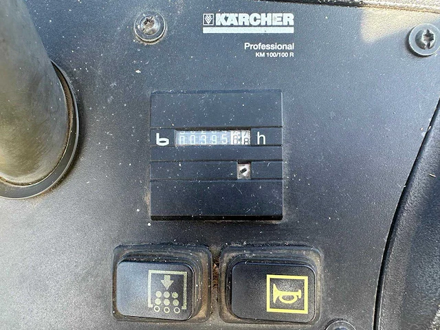 Karcher - km 100/100r - zelfrijdende veegmachine - afbeelding 4 van  14