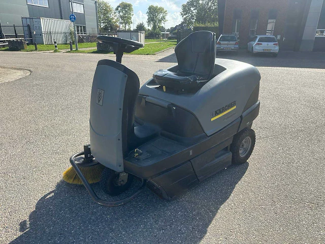 Karcher - km 100/100r - zelfrijdende veegmachine - afbeelding 1 van  14