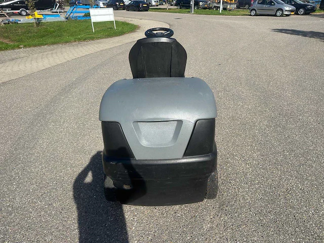 Karcher - km 100/100r - zelfrijdende veegmachine - afbeelding 2 van  14