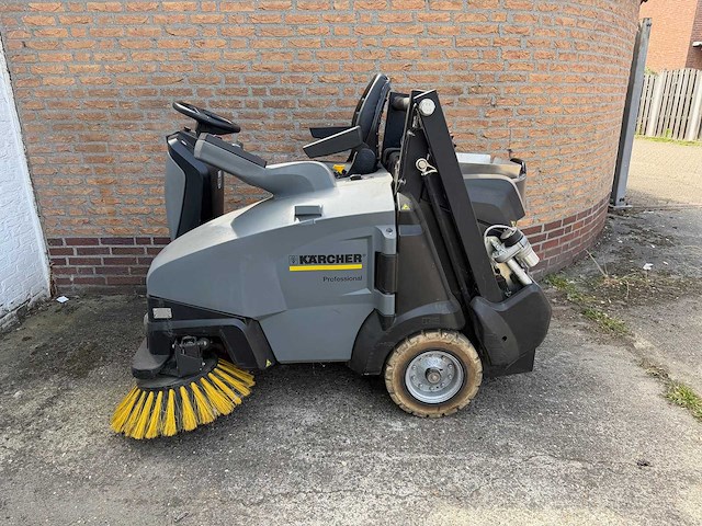 Karcher - km 105/110 r bp - zelfrijdende veegmachine - afbeelding 1 van  11