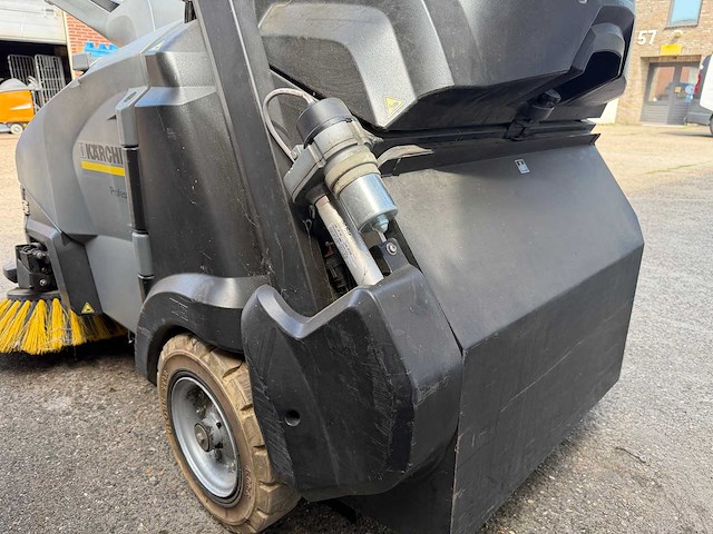 Karcher - km 105/110 r bp - zelfrijdende veegmachine - afbeelding 6 van  11
