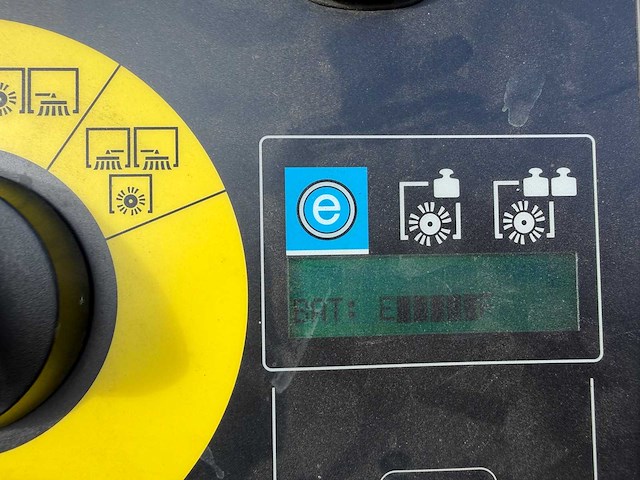 Karcher - km 105/110 r bp - zelfrijdende veegmachine - afbeelding 9 van  11