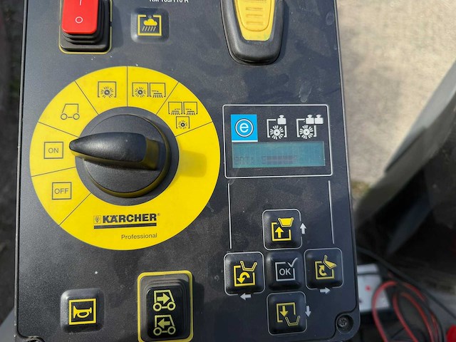 Karcher - km 105/110 r bp - zelfrijdende veegmachine - afbeelding 10 van  11