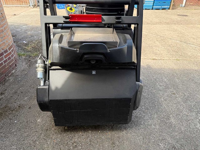 Karcher - km 105/110 r bp - zelfrijdende veegmachine - afbeelding 11 van  11