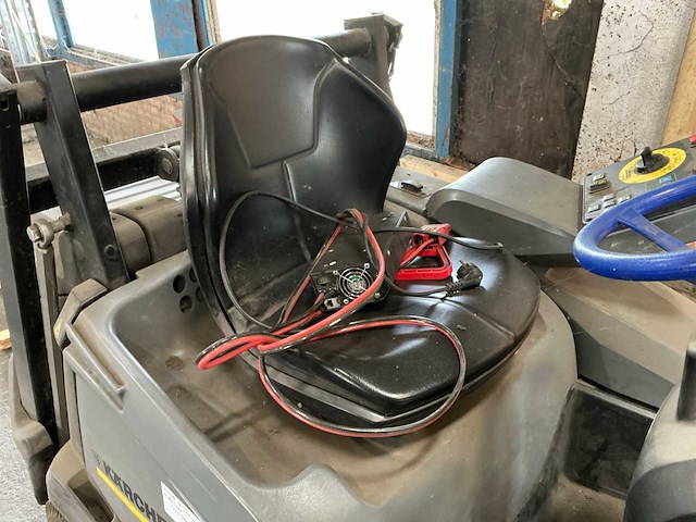 Kärcher - km 105/110r - straatveegmachine - afbeelding 3 van  17