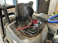 Kärcher - km 105/110r - straatveegmachine - afbeelding 3 van  17