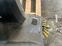 Kärcher - km 105/110r - straatveegmachine - afbeelding 6 van  17