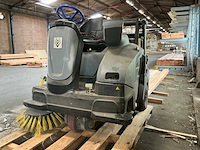 Kärcher - km 105/110r - straatveegmachine - afbeelding 12 van  17
