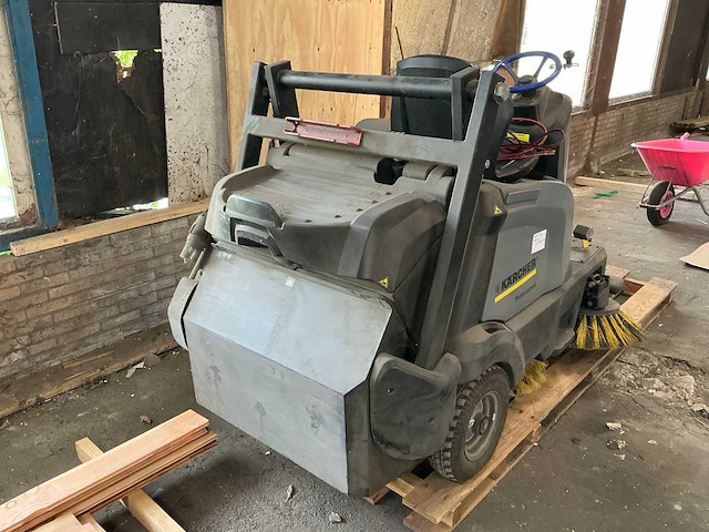 Kärcher - km 105/110r - straatveegmachine - afbeelding 14 van  17