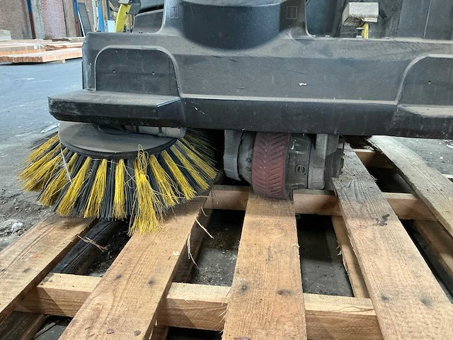 Kärcher - km 105/110r - straatveegmachine - afbeelding 17 van  17