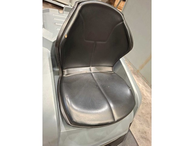 Karcher - km 90/60 r - karcher zelfrijdende veegmachine - afbeelding 6 van  10