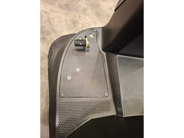 Karcher - km 90/60 r - karcher zelfrijdende veegmachine - afbeelding 7 van  10