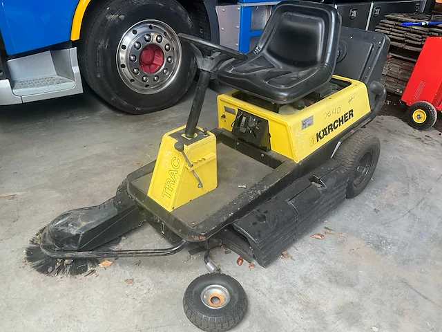 Karcher - kmr-trac - zelfrijdende veegmachine - afbeelding 1 van  12