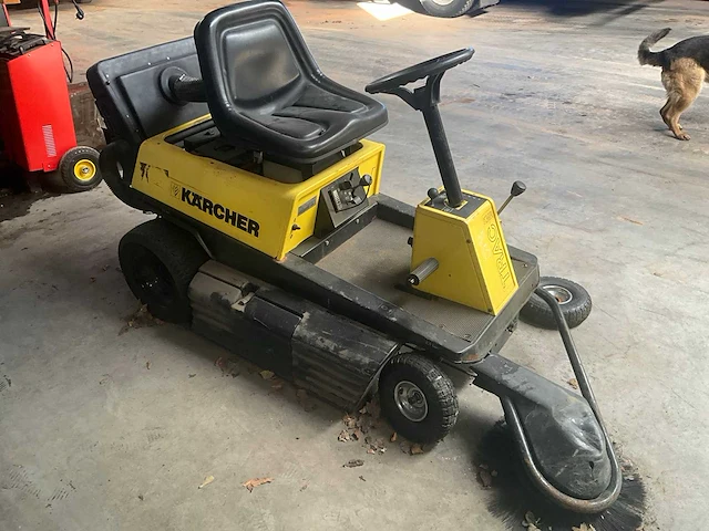 Karcher - kmr-trac - zelfrijdende veegmachine - afbeelding 6 van  12