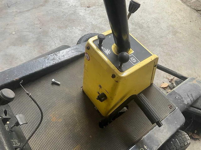 Karcher - kmr-trac - zelfrijdende veegmachine - afbeelding 11 van  12