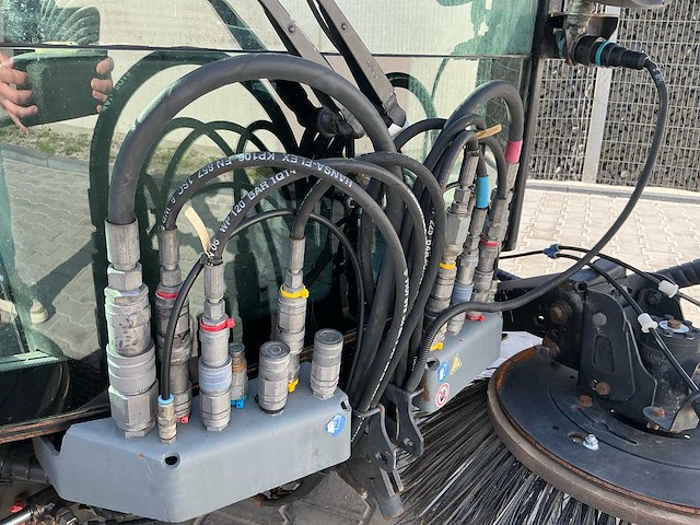 Kärcher - mc 130 - road and yard sweeper - 2015 - afbeelding 5 van  32