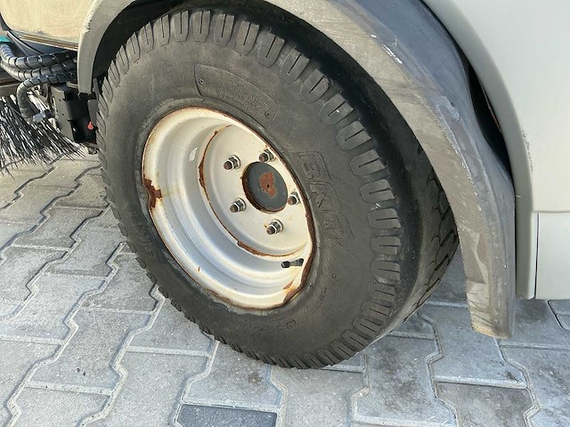 Kärcher - mc 130 - road and yard sweeper - 2015 - afbeelding 13 van  32