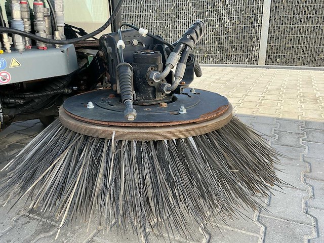 Kärcher - mc 130 - road and yard sweeper - 2015 - afbeelding 24 van  32