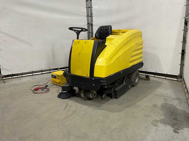 Kärcher - veegmachine - afbeelding 1 van  17