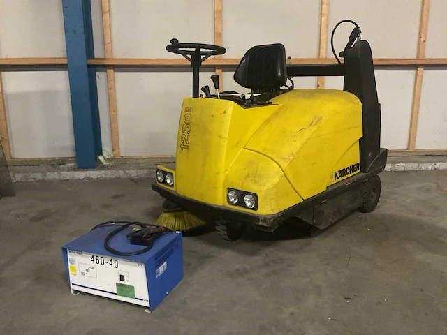 Kärcher 1250 zelfrijdende veegmachine - afbeelding 1 van  12