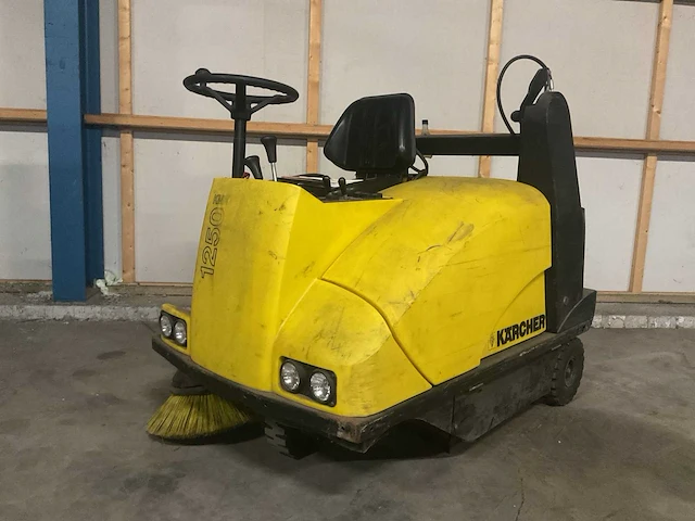Kärcher 1250 zelfrijdende veegmachine - afbeelding 5 van  12